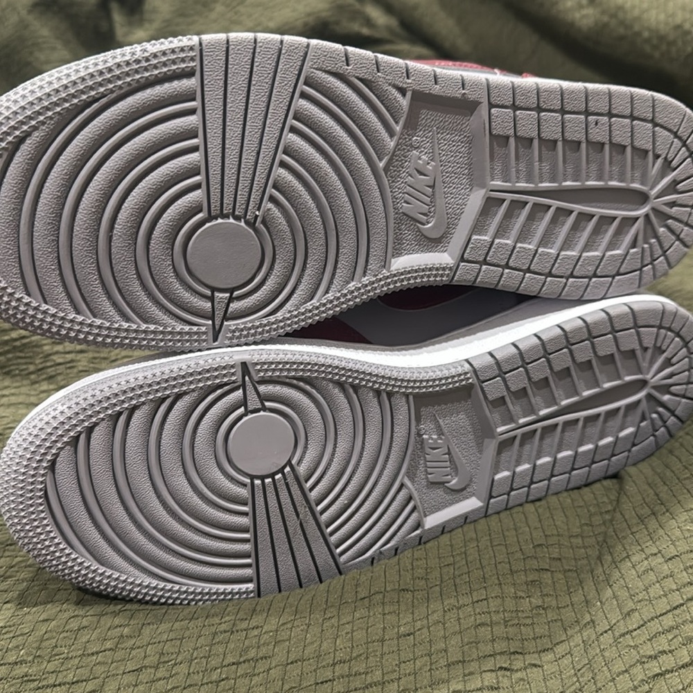 Hightop Jordans sneakers - Picture 4 of 4